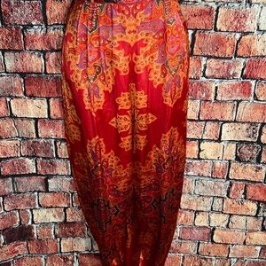 Liz Claiborne Red Paisley Cropped Pants